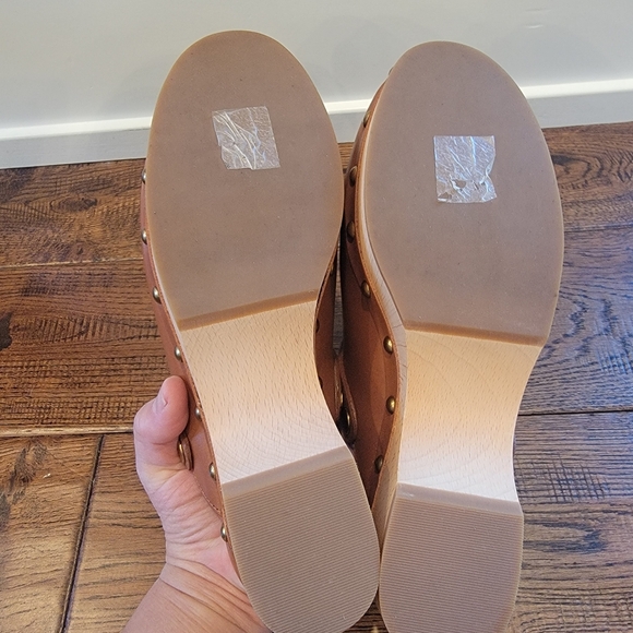 J. Crew Convertible Back Leather Clogs Tan Sz 7 - Picture 6 of 6